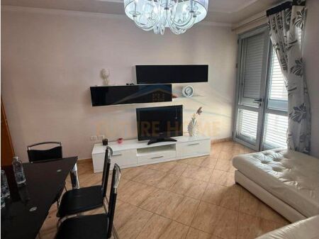 Apartament 2+1+2, Komuna e Parisit, Tiranë