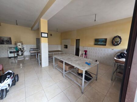 FOR RENT BUSINESS UNIT FLOOR 0 117 M2 IN INSTITUTE 700 EURO