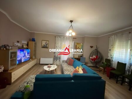 Jepet apartament 2+1+2 me qera ne zonen e Selites prane Universitet Barletit (ID 4229499)