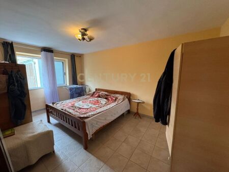Apartament 2+1 në shitje me kuzhinë të veçuar !