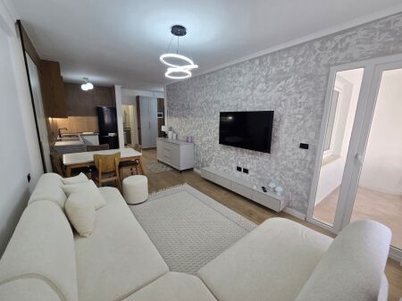 Apartamente 1+1 Ne Shitje, Astir