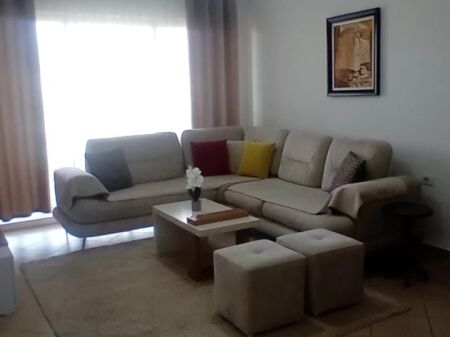 Jepet me qira 2+1+1 ISH FUSHA E AVIACIONIT 650€
