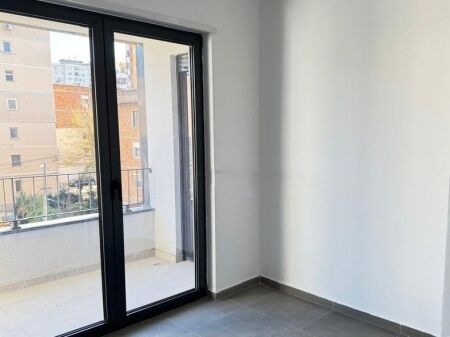 Jepen per qira apartament – Rruga Karl Gega, Tiranë Kompleksi LURA