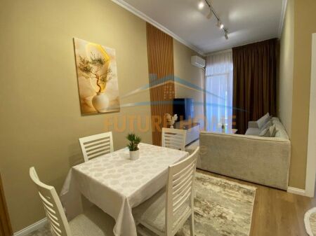 Qera Apartament 1+1+Post Parkimi Kopshti Botanik