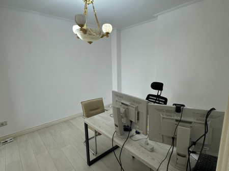FOR RENT | OFFICE IN BLLOK