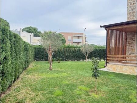 Apartament 2+1me Oborr 266 m2 për Shitje në Gjirin e Lalzit, Durrës !
