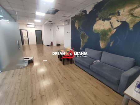 Jepet ambient biznesi me qera ne zonen e Bllokut prane Stadiumit Selman Stermasi (ID 42611544)
