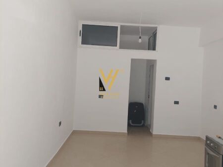 JEPET DYQAN 30 M2 ME QERA TE KOMUNA PARISIT 40.000 LEKE