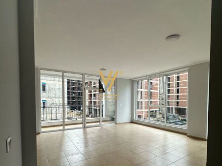 JEPET ZYRE 122 M2 ME QERA TE STACIONI I TRENIT 1.300 EURO