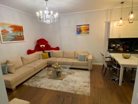 In vendita 2+1+1 vicino a Kodra e Diellit 195.000€