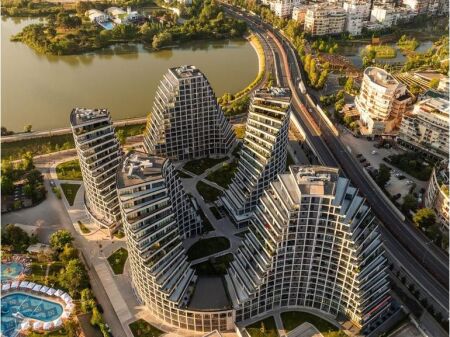 Jepet me qera ambient zyre në rezidencën “Lake View”