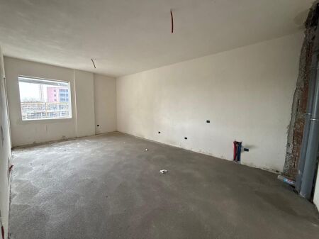 Shitet apartament 3+1+2