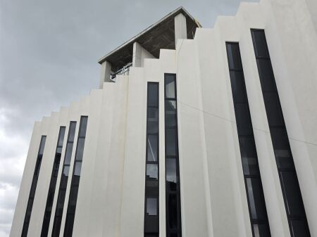si affitta edificio, negozi sull'autostrada Tirana-Durres
