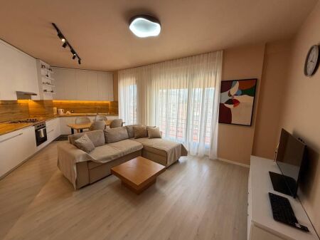 Ofrojme apartament 1+1 per qira perballe Harry Fultz!