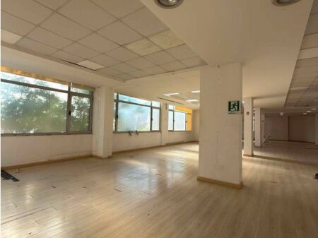 Ambient për Zyra me Qira – 300 m²