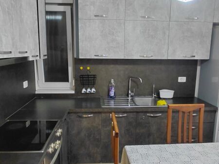 Jepet me qera apartament 1+1 me qera tek Kompleksi Kontakt