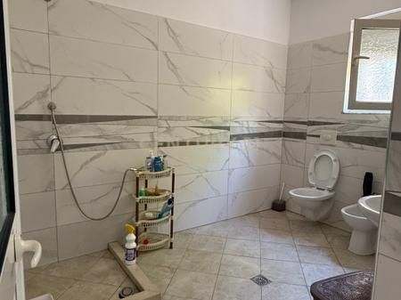 Shitet Shtëpi Private në 4 Rruget e Shijakut, Durrës !