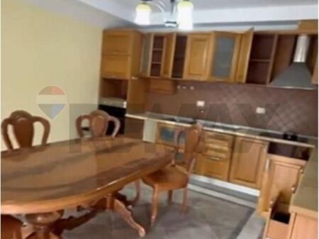 Shitet Apartament 2+1 tek Rruga Irfan Tomini