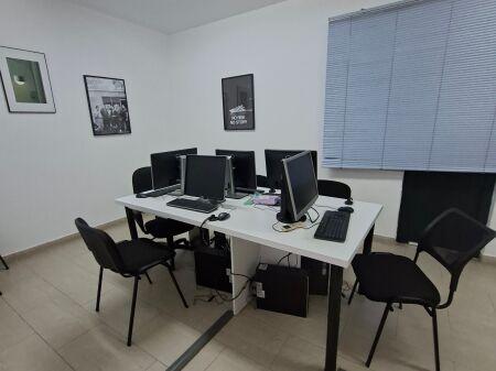 AMBIENT PER ZYRA PRANE MINISTRISE SE JASHTME TE BRRYLI. 235 M2. 1500 €