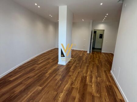 OFFICE 100 M2 FOR RENT AT THE MUNICIPALITY OF PARIS 1,500 EURO