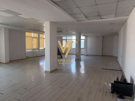 BUSINESS PREMISES 330 M2 FOR RENT IN BLLOK 4,500 EURO