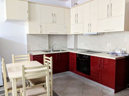 APARTAMENT 2+1 ME QIRA TEK KODRA E DIELLIT