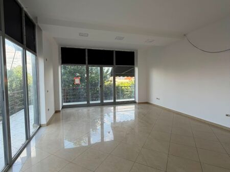 Shitje | Ambjent Biznesi | Rruga Kastriotët | 93500 €