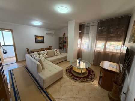 🏡 Jepet me qera apartament 2+1+2 📍 Rruga e Dibrës, pranë Kompleksit “Halili”  ✨ Ndodhet e 5-të të një ndërtimi të ri me ashensor 🛋️ Totalisht i mobiluar dhe i investuar për një jetesë komode  💰 Çmimi: 80.000 lekë/muaj 📞 Për më shumë informacion kontaktoni në privat.