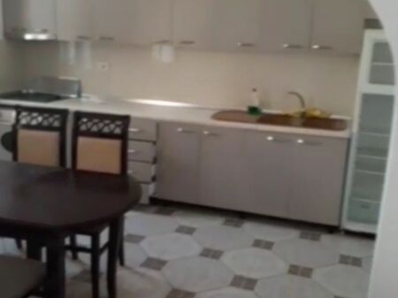 Qera | Shtëpi private 2 + 1 | Rruga 5 Maji | 400 €/muaj