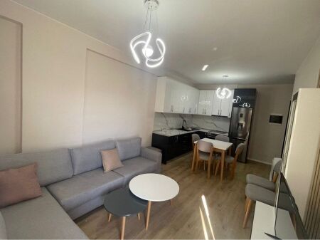 Shitet Apartament 2+1 tek Univers City