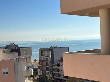 JEPET APARTAMENT ME QERA 1+1 NE PLAZH RROTA KUQE, DURRES !