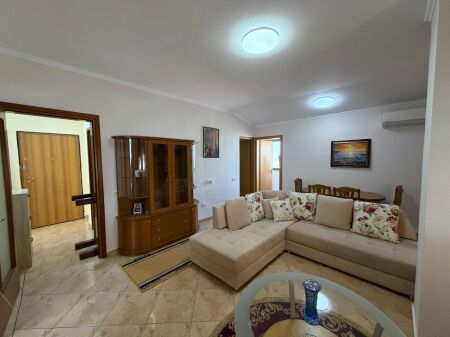 Jepet me qera apartament 2+1+2 📍 Rruga e Dibrës, pranë Kompleksit “Halili”