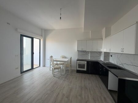 Shitet Apartament 1+1 ne Malin e Robit