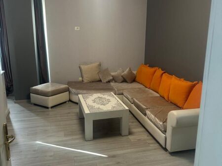 Jepet me Qera Apartament 2+1 te Rruga e Elbasanit afer te Ambasada Amerikane