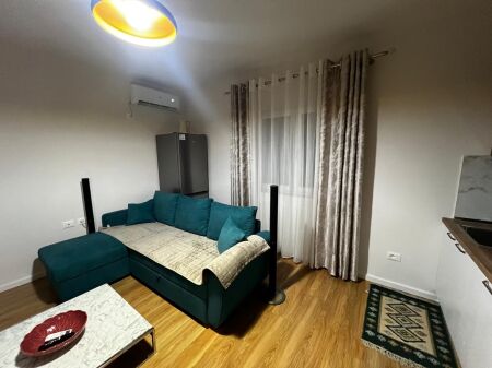 🏠Rruga Mihal Grameno jepet me qera kati i II-te i nje vile1+1+post parkimi,i sapo mobiluar.55,000Leke