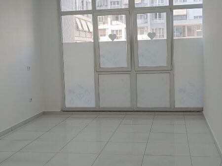 Jepet me qira ambient per zyre tek Kika 2