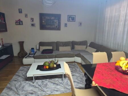 Shitet apartament 1+1 ne Kombinat