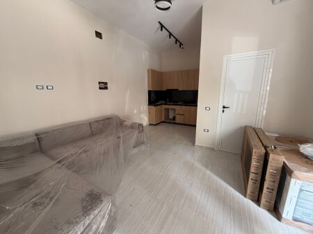 Jepet Apartament 1+1 me qira ne Plazh