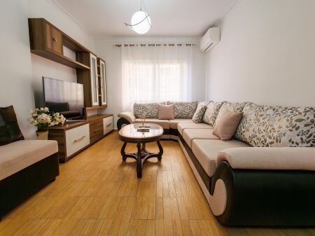 Apartament 4+2 per qera te Mine Peza