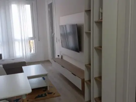 Qera | Apartament 1 + 1 | Rruga 5 Maji | 500 €/muaj