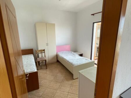 GARSIONERE 16000 LEKE.VILAT GJERMANE