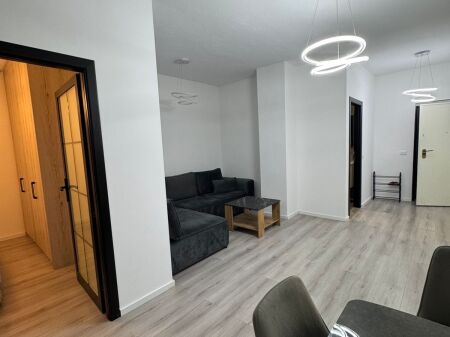 Apartament 1+1 për qira në qendër të Tiranës !