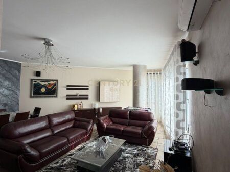 JEPET ME QIRA APARTAMENT 2+1, PRANE BASHKISE DURRES !