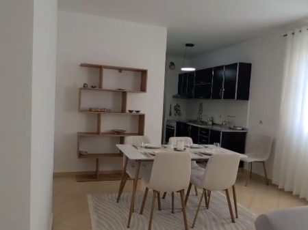 Apartament 2+1 per qera Liqeni i Thate !