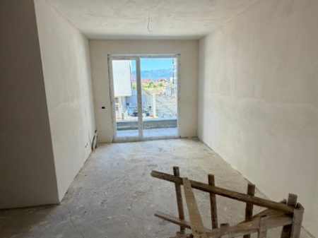Shitet apartament 2+1 tek Univers City!