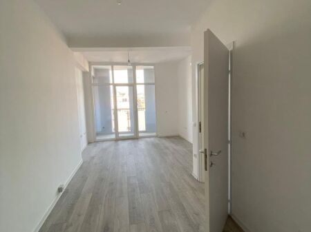 Office for rent 1+1 at the Paris Commune (ID BZ2760) Tirana