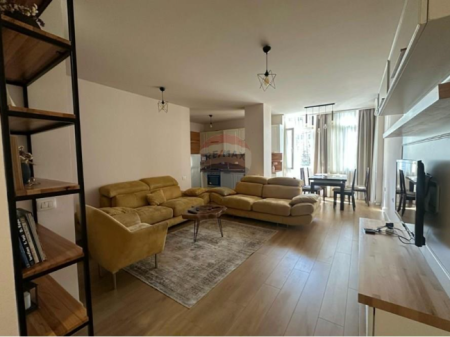 Apartament per shitje 2+1+2 tek Bulevardi Zogu I Pare