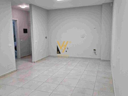 JEPET ZYRE 50 M2 ME QERA TE MANGALEMI, 21 DHJETORI 40.000 LEKE