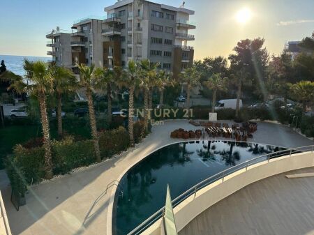 SHITET APARTAMENT 2+1+2 ME PAMJE DETI TEK "WHITE HILL RESIDENCE" NE CURRILA !