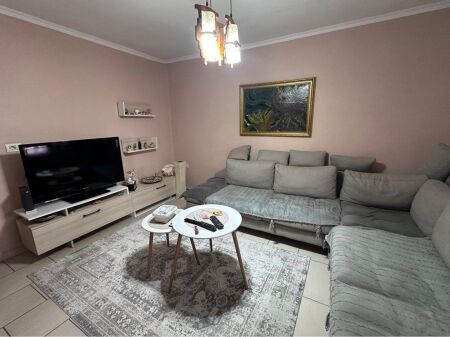 Shitet Apartament 1+1 tek Materniteti i Ri